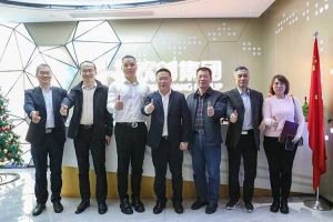 广州市与番禺区人力资源和社会保障局领导莅临华体会官网（中国）集团调研指导